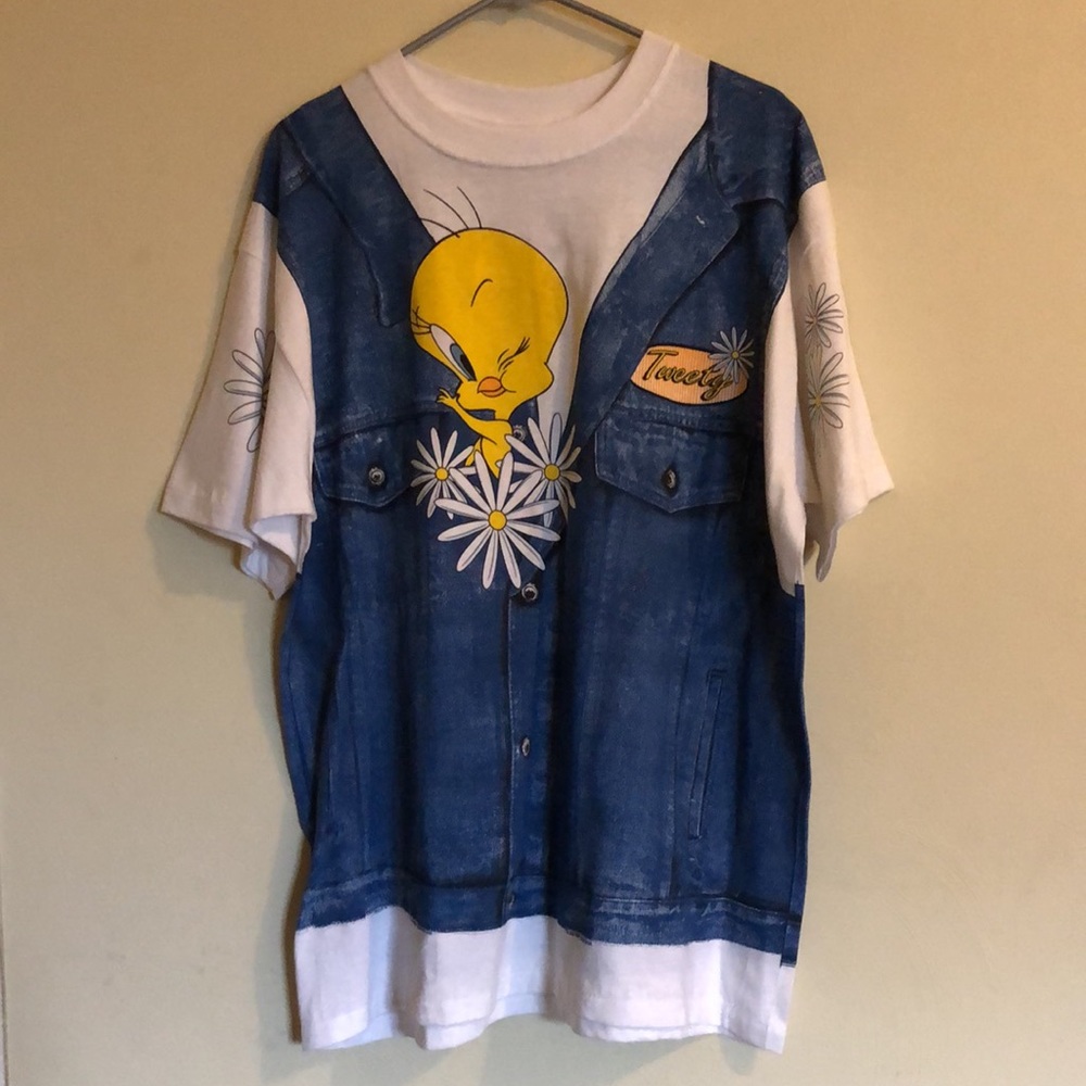 NWT! Tweety bird x Looney Toons t-shirt